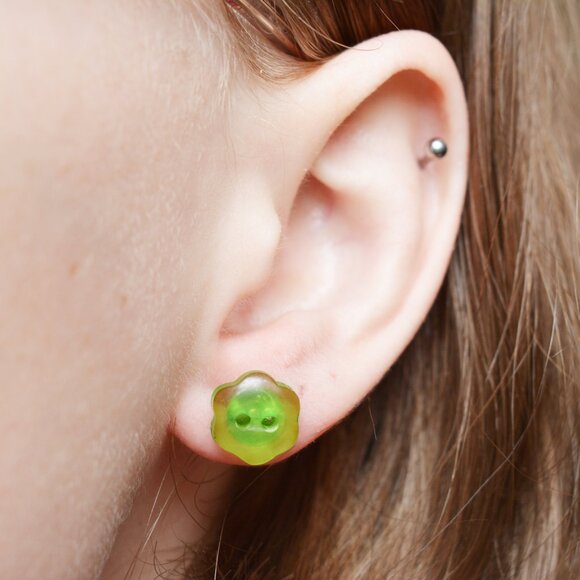 Green Flower Button Stud Earrings - Picture 5 of 7